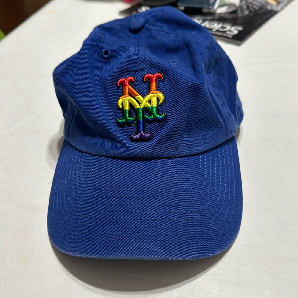 Unisex Mets pride hat. One size fits all. Great condition.